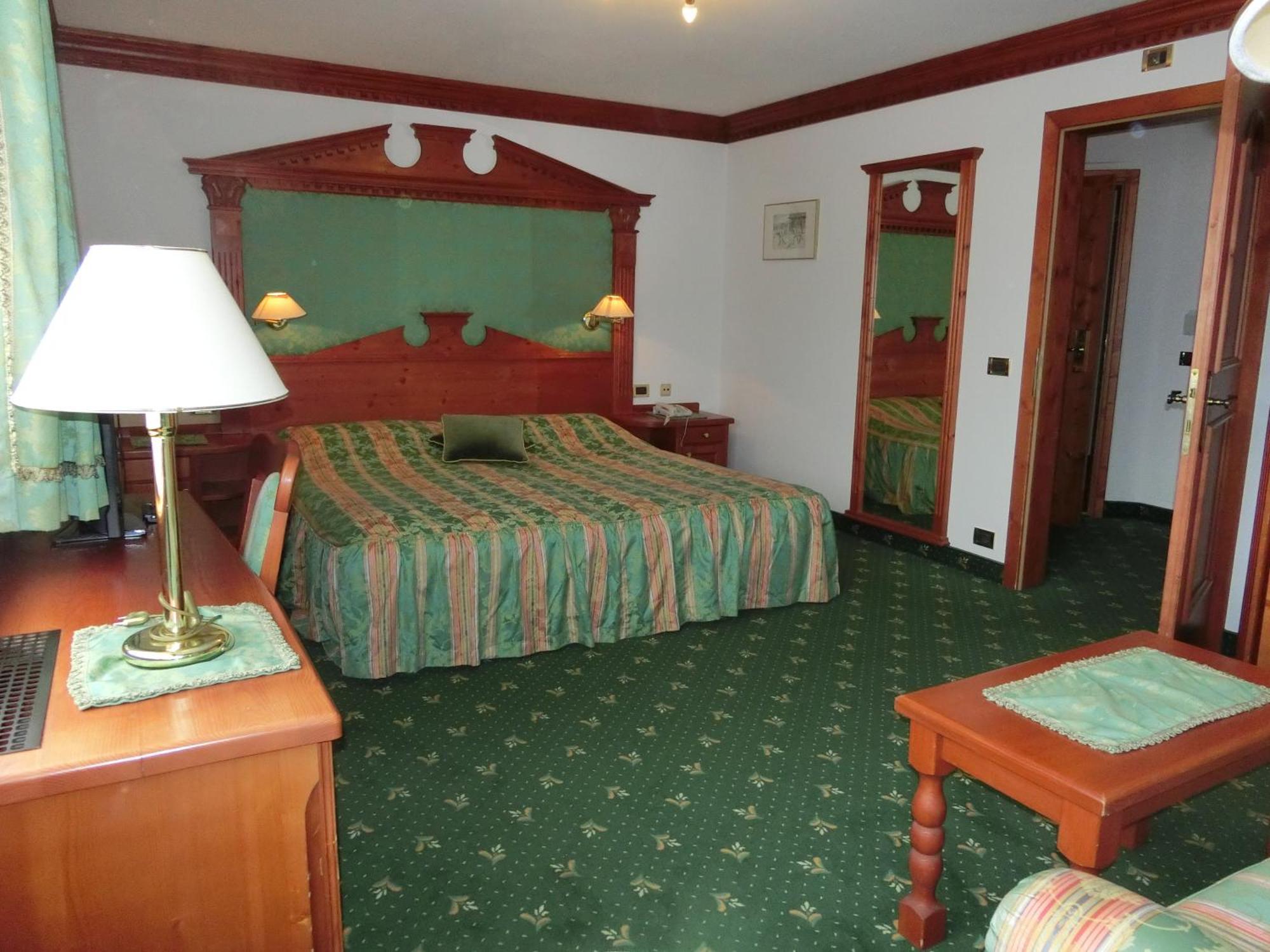Garni Criss Aparthotel Colfosco Exterior foto