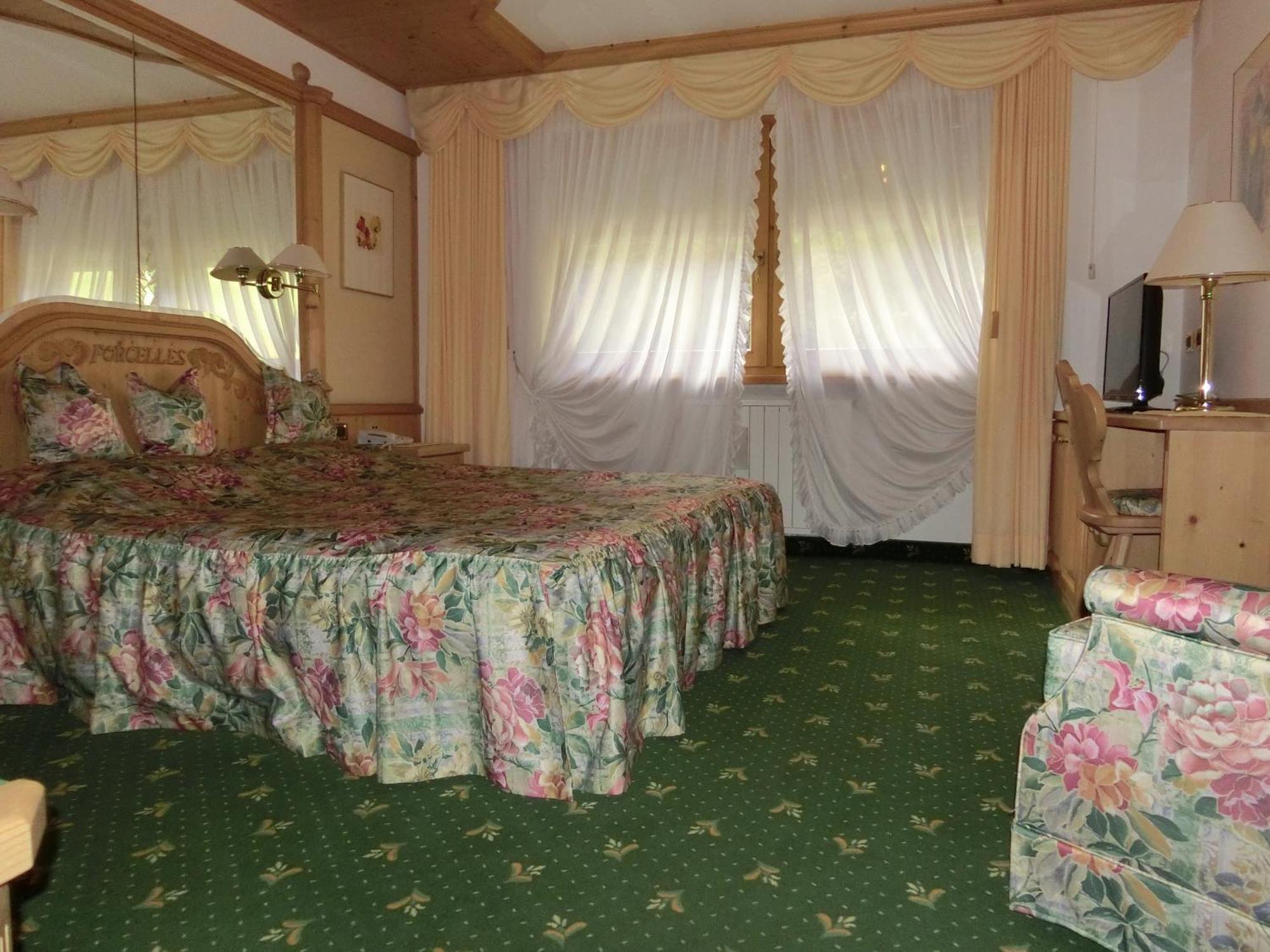 Garni Criss Aparthotel Colfosco Exterior foto