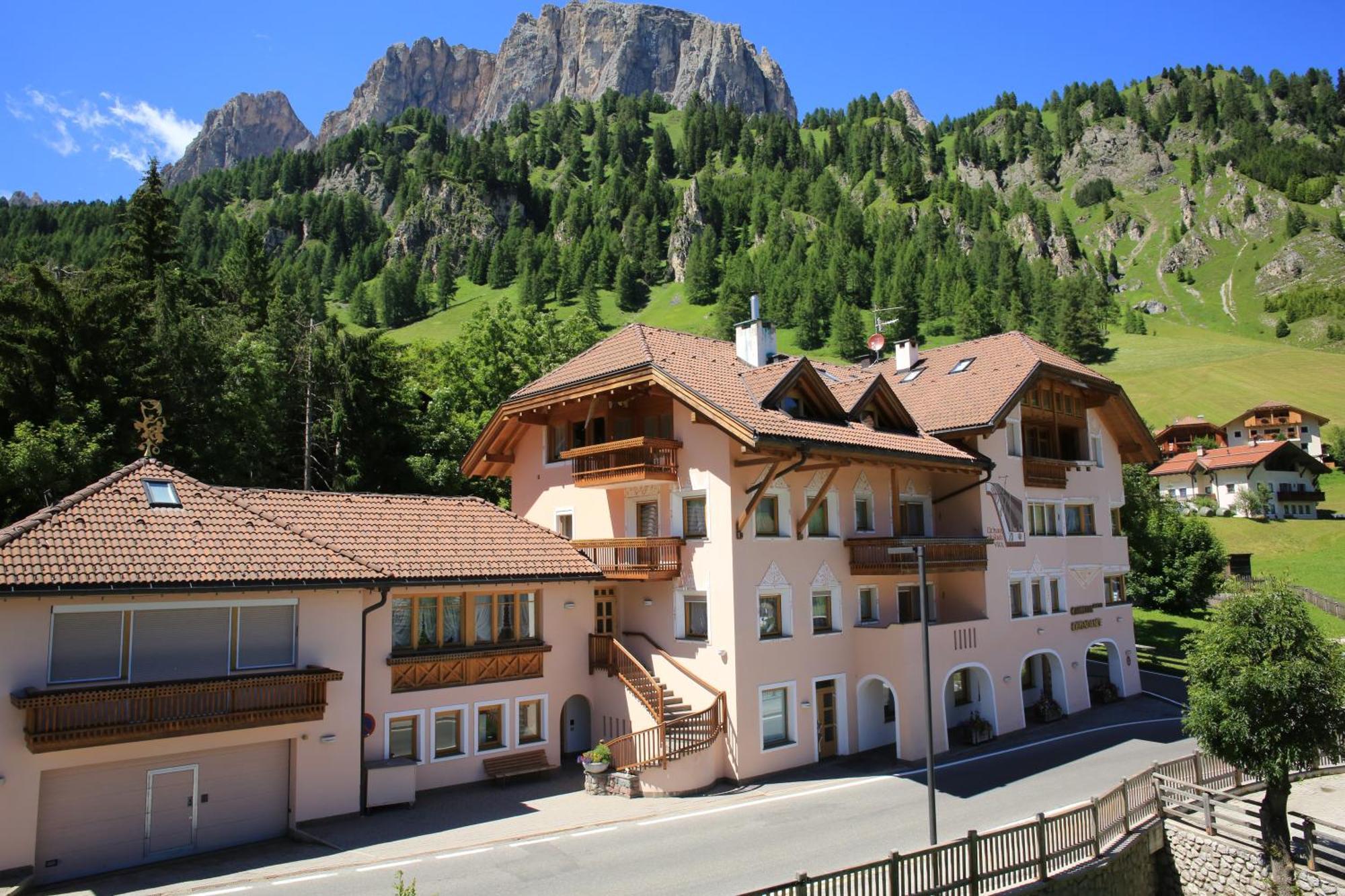 Garni Criss Aparthotel Colfosco Exterior foto