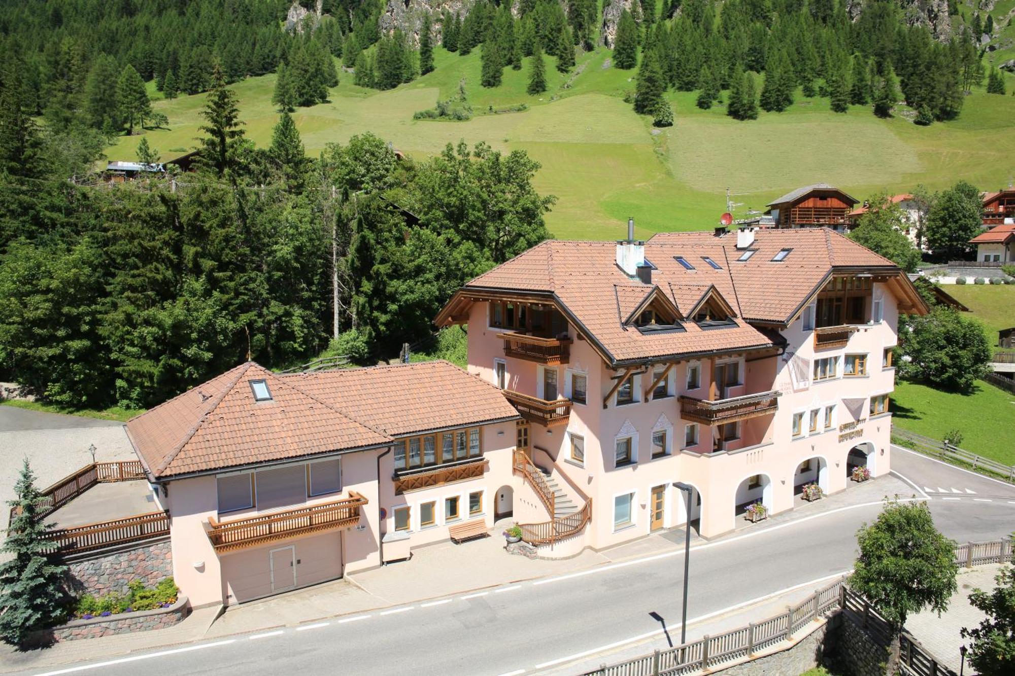 Garni Criss Aparthotel Colfosco Exterior foto