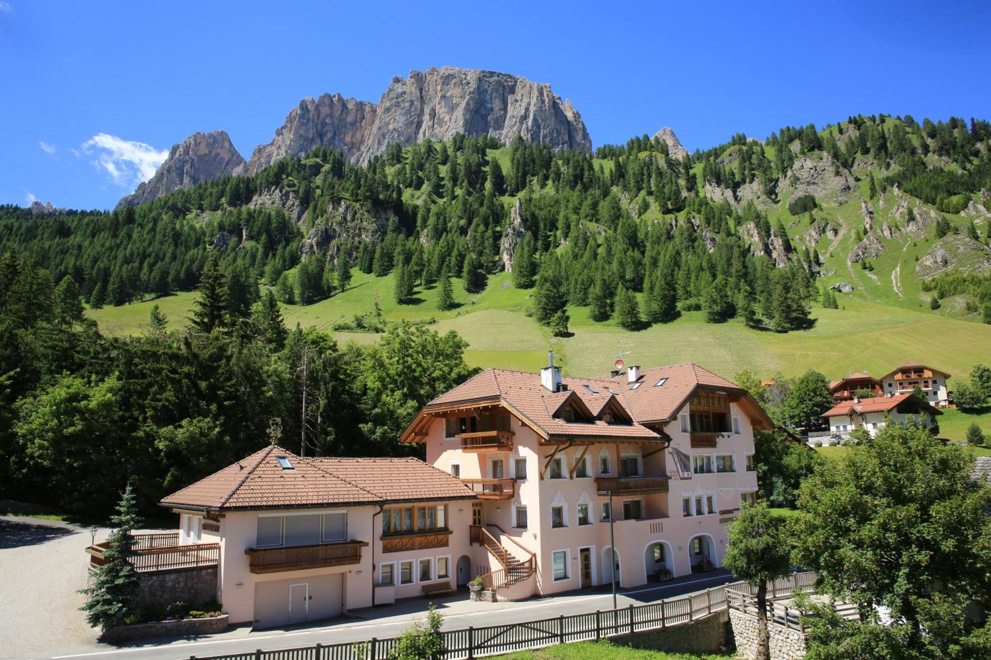 Garni Criss Aparthotel Colfosco Exterior foto