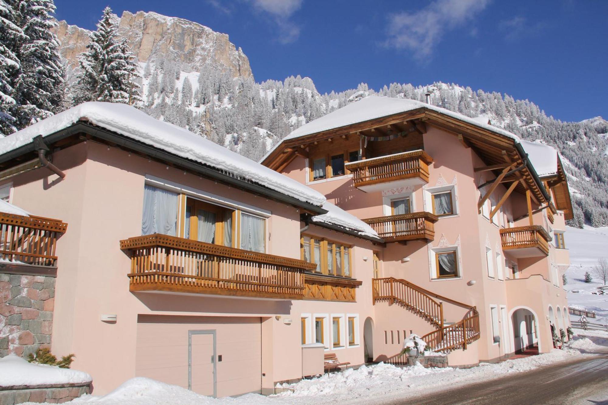 Garni Criss Aparthotel Colfosco Exterior foto