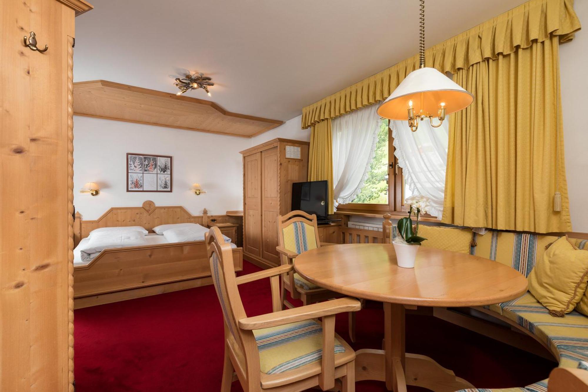 Garni Criss Aparthotel Colfosco Exterior foto