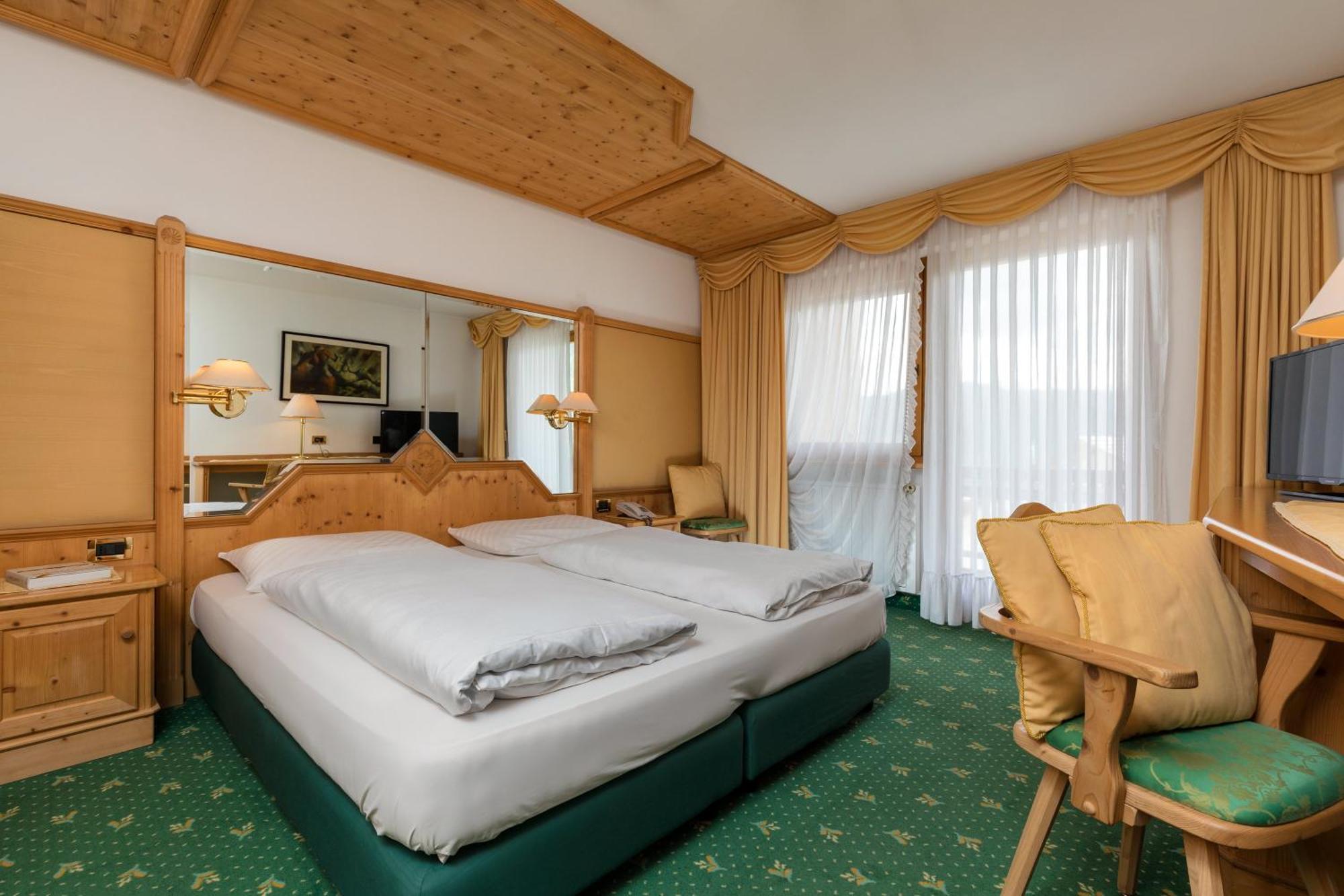 Garni Criss Aparthotel Colfosco Exterior foto