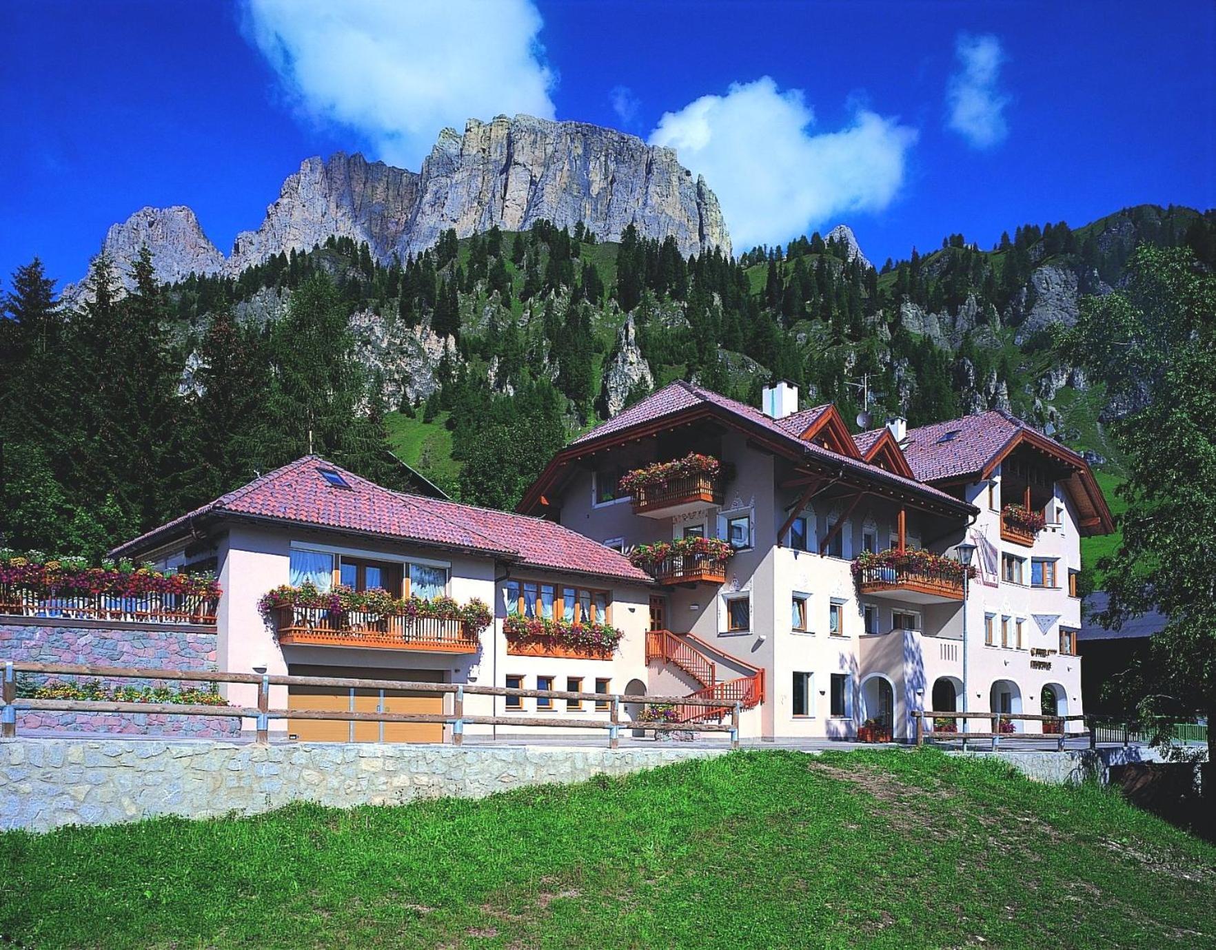 Garni Criss Aparthotel Colfosco Exterior foto